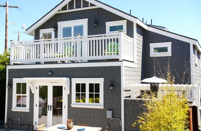 Charming modern bungalow w/hot tub steps away from the beach