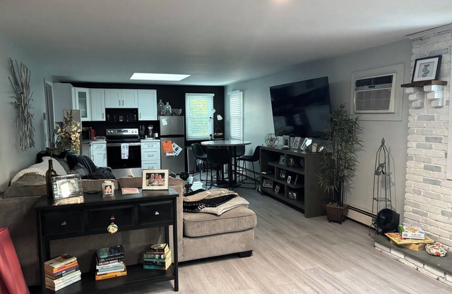 Charming, spacious apartment in the heart of Farmingdale’s Culinary Quarters!