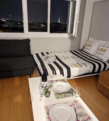 Charming Studio with Eiffel View