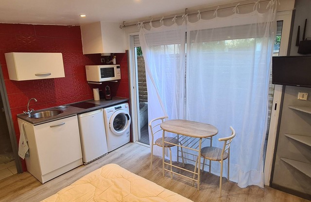 Charming Studio with Private Terrace in a Quiet Area - Urban Escape Guaranteed!