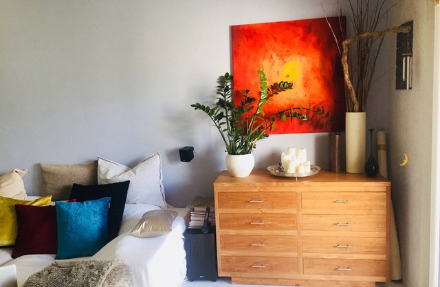 Charming Stylish Chic Quiet (central)