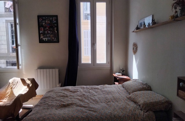 Charming T3 in the heart of Marseille, sleeps 5 very well located with parking