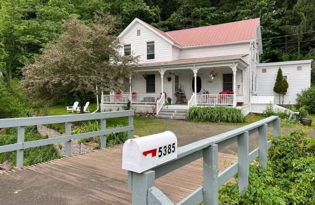 Charming Victorian Farmhouse in Historic Hamlet