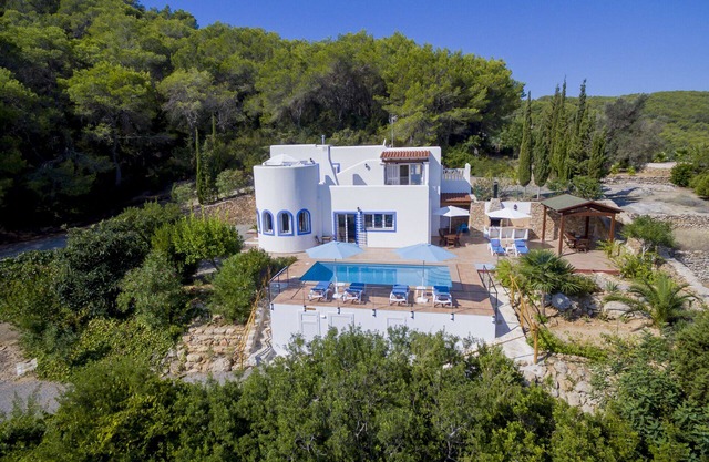 Charming villa with pool. Can Toni Mateu.