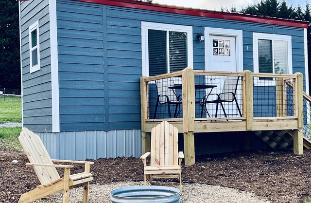 Cheerful 1-bedroom Tiny Home in South Asheville