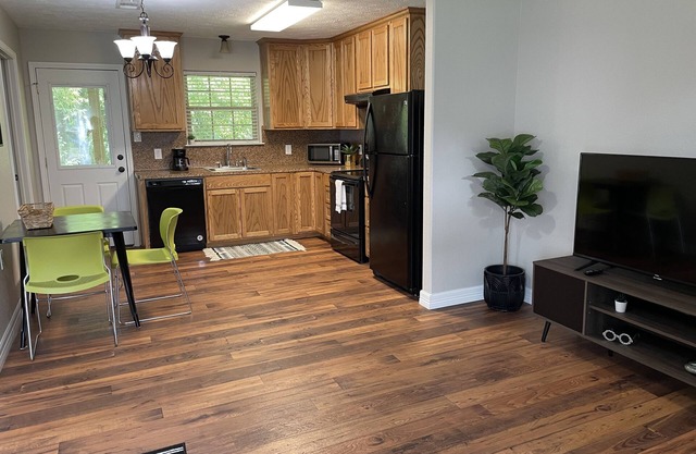 Cheerful 2 bedroom with Covered Patio