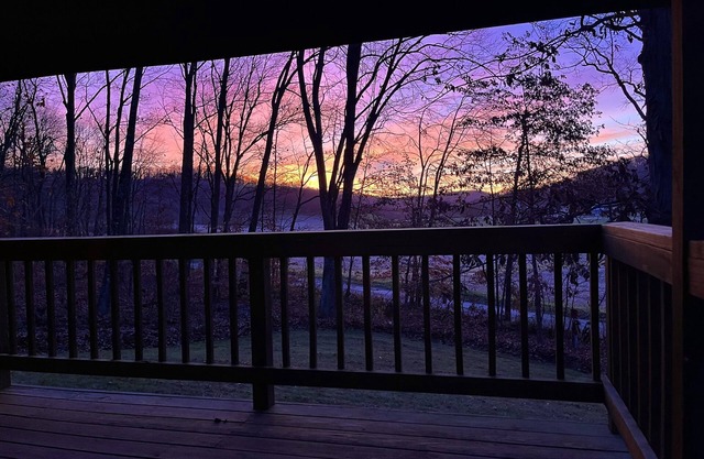 Cheerful cabin with cozy indoor fireplace