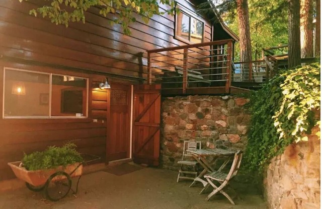 Cheery cabin with AMAZING sunset views located near dining in Twain Harte, CA