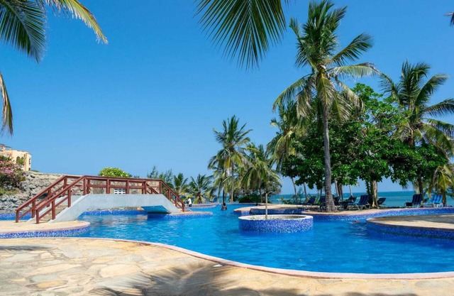 Chic 2-bedroom apartment with AC, WiFi in charming Mombasa