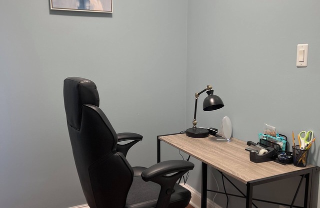 Chic 2-bedroom apartment with WiFi, AC in delightful Logan Square Chicago