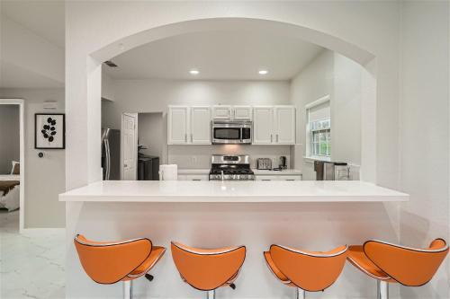 Chic 8BR Retreat Central East Austin for Large Groups