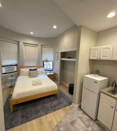 Chic Metro South End Studio