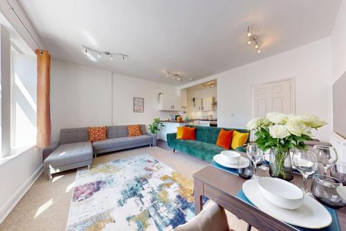 City Centre - 2 Bed Apartment- Free Parking & Netflix