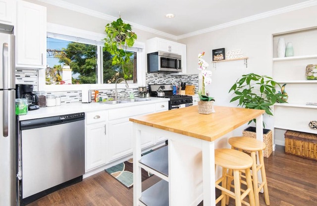 Cleveland 16 by Avantstay Modern, Breezy Comfort in San Diego!