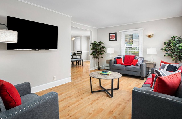 Close to NYC-Walk to Train-Private 3BR House-Driveway Parking-White Plains Area