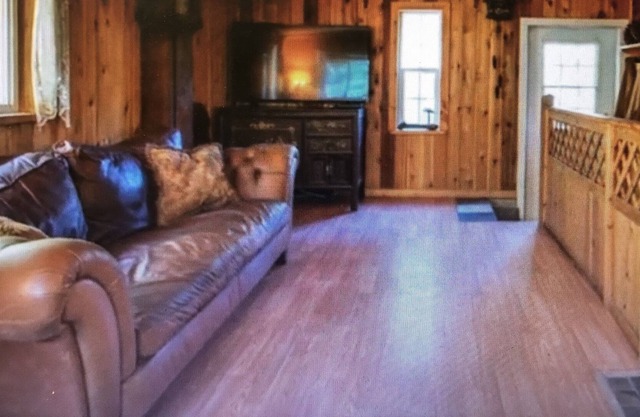 Close to Okanagan Lake, Evely Beach less than 10 minutes away.