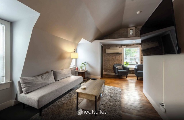 Close to Stadiums, Downtown Cincy, & more, 1BR Apt
