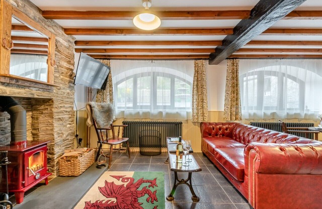 Coach House - One Bedroom House, Sleeps 2