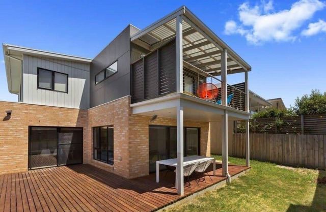 Coastal Holiday Living Bay Views Prime Location