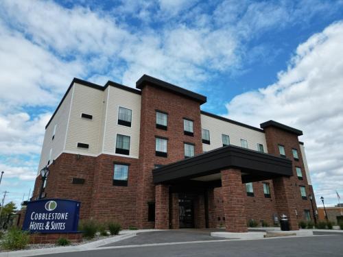Cobblestone Hotel & Suites - Waukesha