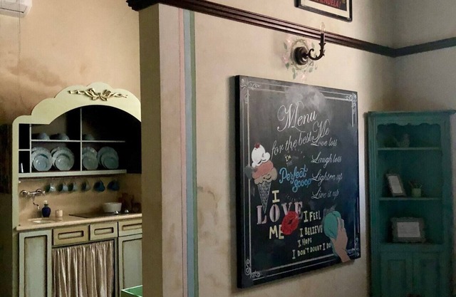 Cobblestone Street Apt.