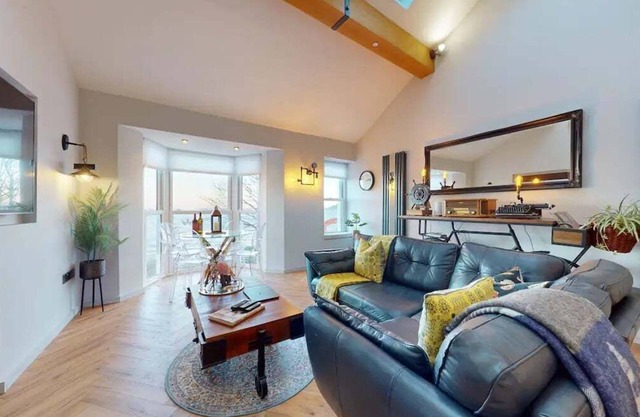 Cohost Partners Mumbles Cottage Near Coast