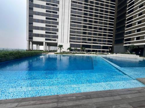 Collins Boulevard Apartemen Serpong U2827A