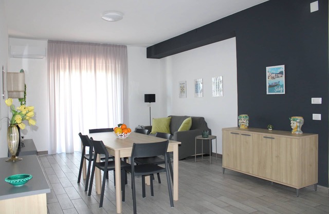 Comfortable and quiet apartment in the city center with a view of Etna.