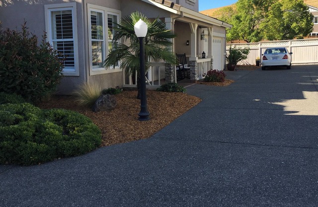 Comfortable clean modern home in a great neighborhood close to downtown Petaluma