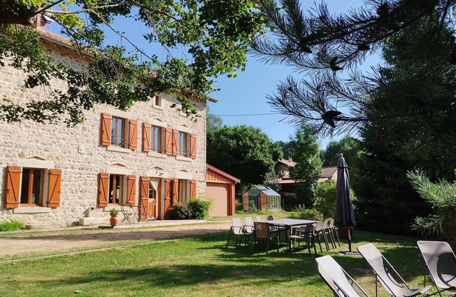 Comfortable gîte in Auvergne near hiking trails