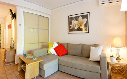 Comfortable garden Apt near Vouliagmeni beach