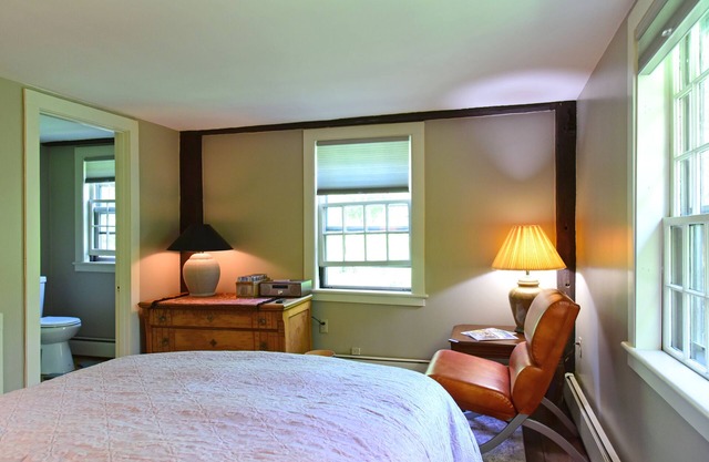 Comfortable, renovated 2 bedroom apartment in historic grist mill.