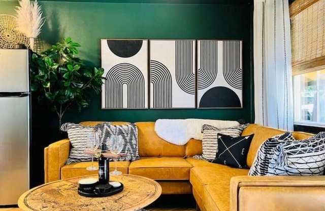 Compass SOUTH! A Boho Bungalow Fast Wi-Fi A/C