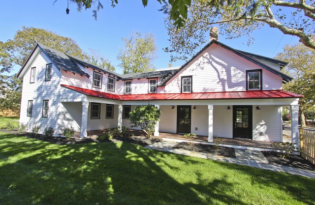 Completely Renovated Historical Home - The Black and White House