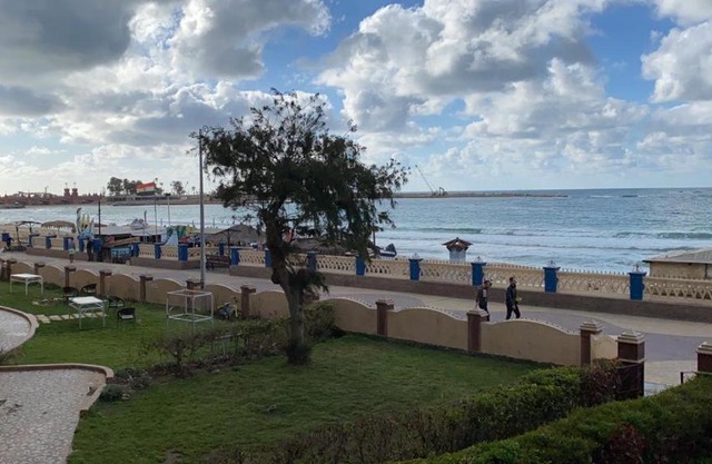 Completely renovated now Chalet Direct sea view 2 bed rooms شاليه فينيسيا شاطىء المعموره مجموعه الفردوس دور اول على البحر مباشره مع كارنيهات بوابه الدخول خدمه نزلاء متوفره 24ساعه للعمل على راحه النزلاء و تلبيه رغباتهم اليوميه للعائلات فقط