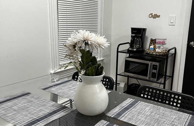 Convenient Apt Sleeps 6