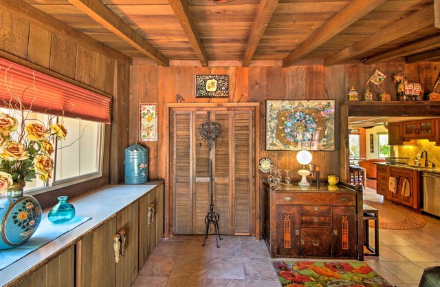 Converted Barn in Sebastopol w/Private Patio!