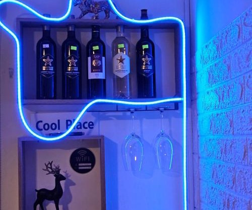 Cool place - חדרים דלוקס - קרוב לבי"ח שיבא - בלינסון - בר אילן - מכללת ר"ג - חניית רכבים P חינם זמינה 24-7