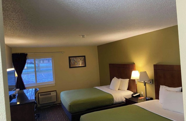 Coratel Inn and Suites By Jasper Riverfalls - Comfort 2 Queen Bed Non Smoking