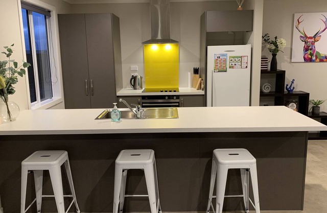 Cosy and warm brand new home a stone's throw from the lake and easy walk to town