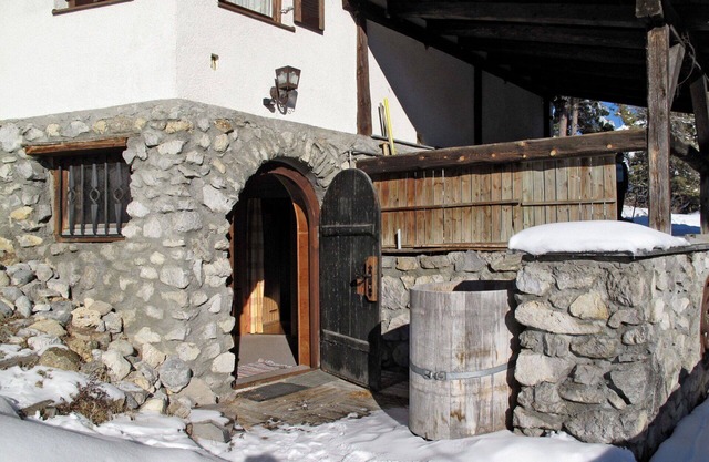 Cosy apartment in villa for 8 guests with WIFI, TV, terrace, pets allowed and panoramic view