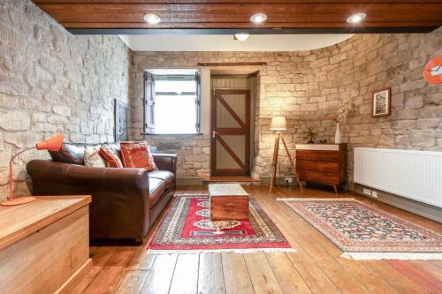 Cosy cottage with private parking, near Bath