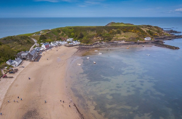 Cosy Cottage With Stunning Views, Llŷn Peninsula