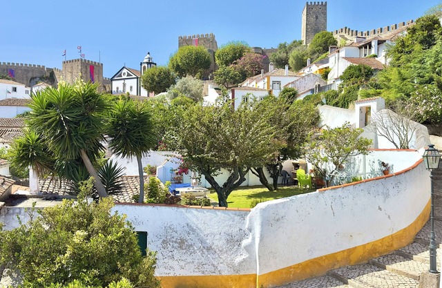 Cosy House inside the Óbidos Castle (Casa do Candeeiro)