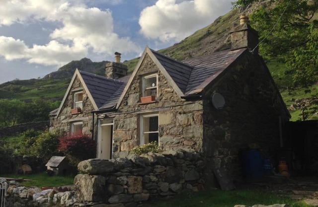 Cosy, Unmodernised, traditional 1 bedroom cottage, in Snowdonia