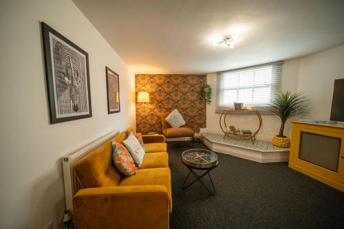 Cotswolds, 2Bed 1 Bath Historic Flat, Very Central