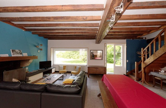 Cottage in a large enclosed garden up to 11 people.