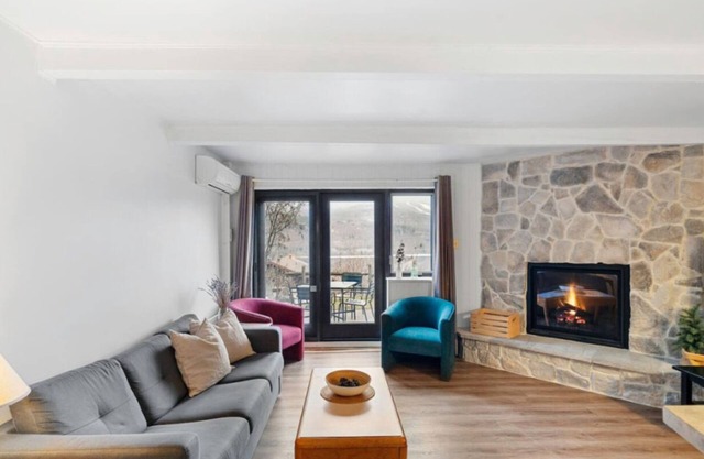 Cottage Vibe Condo with Views of Mont-Tremblant