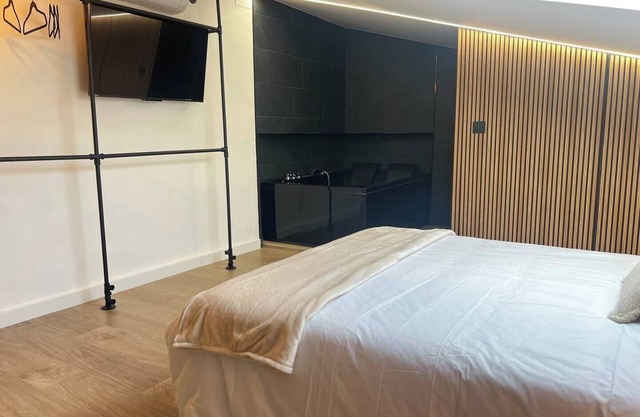 Cottage with jacuzzi and fireplace, ideal for couples.