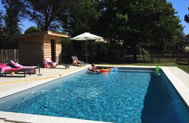 Country house 5 bedrooms + pool 10 minutes from Bordeaux